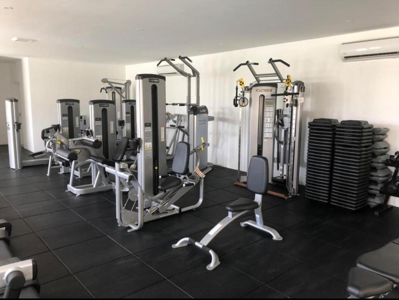 Westmoreland Hills - Mount Standfast - St James - Full Gym Membership Saint James Exterior foto